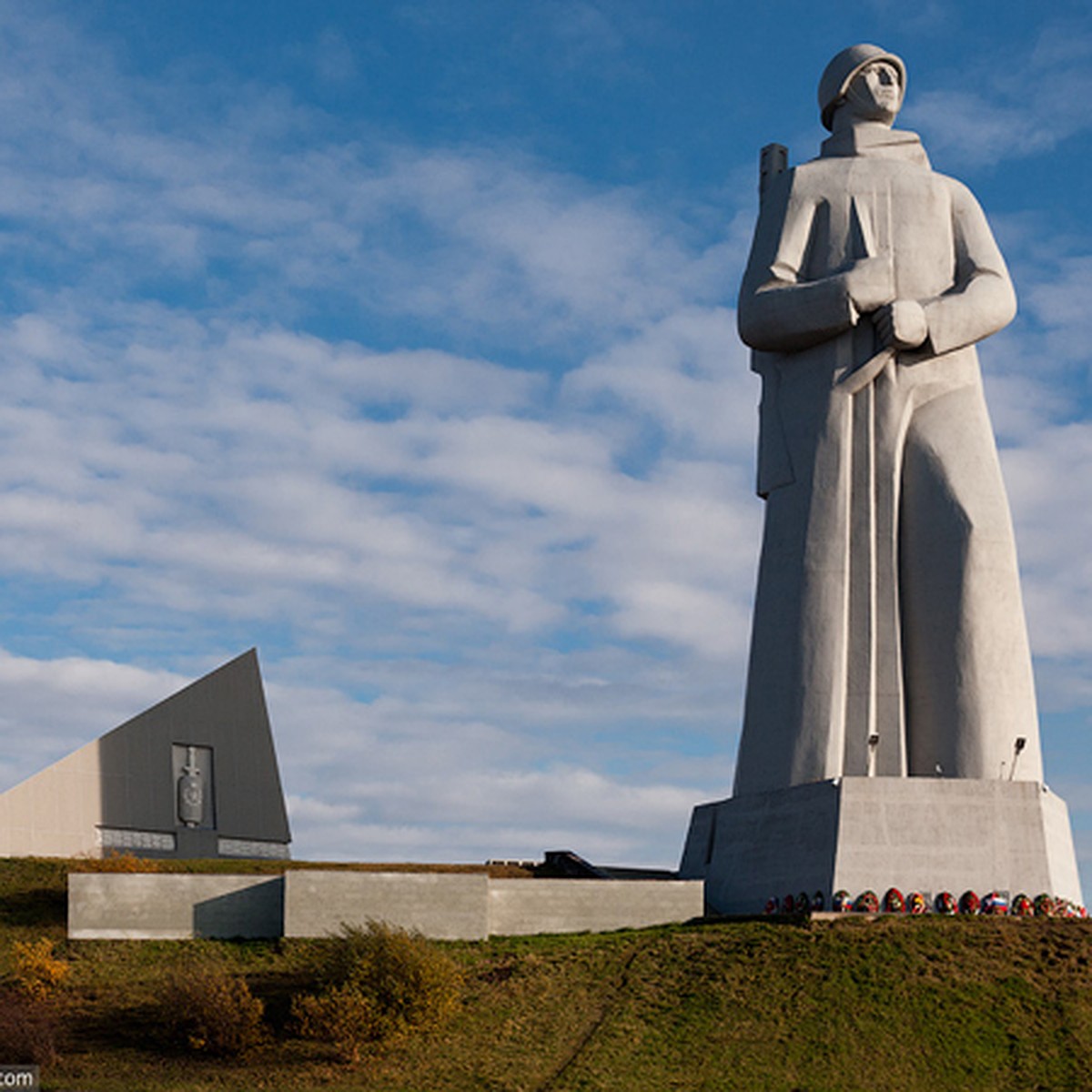 Город герой алеша. Памятник Алеше в Мурманске. Мурманск мемориал защитникам советского Заполярья. Памятник защитникам советского Заполярья (алёша). Мемориал Алеша в Мурманске.