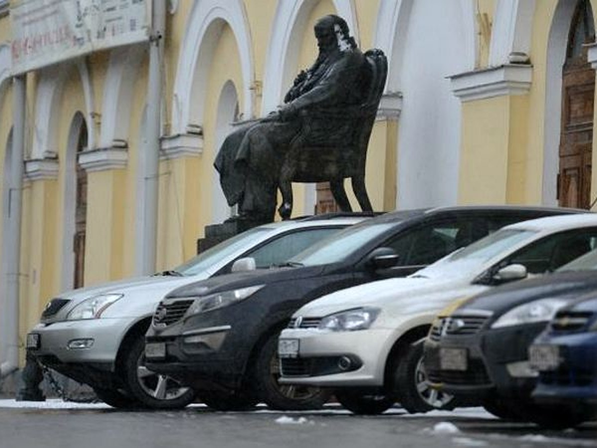 Сорок процентов москвичей не платят за парковку в центре - KP.RU