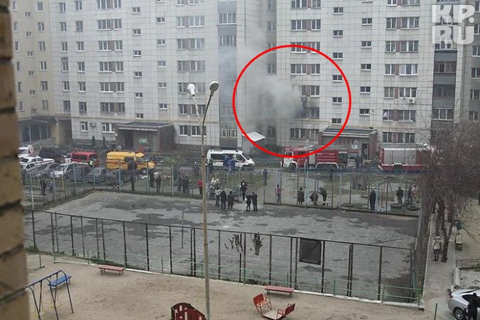 Мощным взрывом покалечило газовщиков, а хозяима выбрасило на улицу.