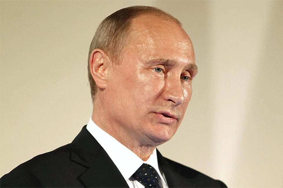 Путин приказал полпредам подровнять зарплаты учителей