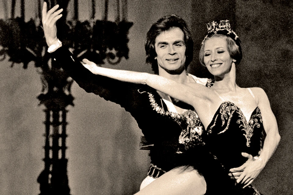 После побега Нуриев станцевал на лучших сценах мира (на фото с другой «беженкой» - балериной Макаровой).