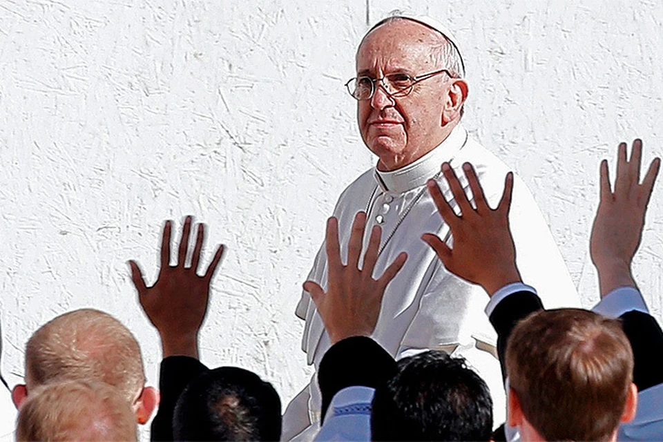 Папа Франциск официально провозглашен главой Католической церкви после всех формальностей.