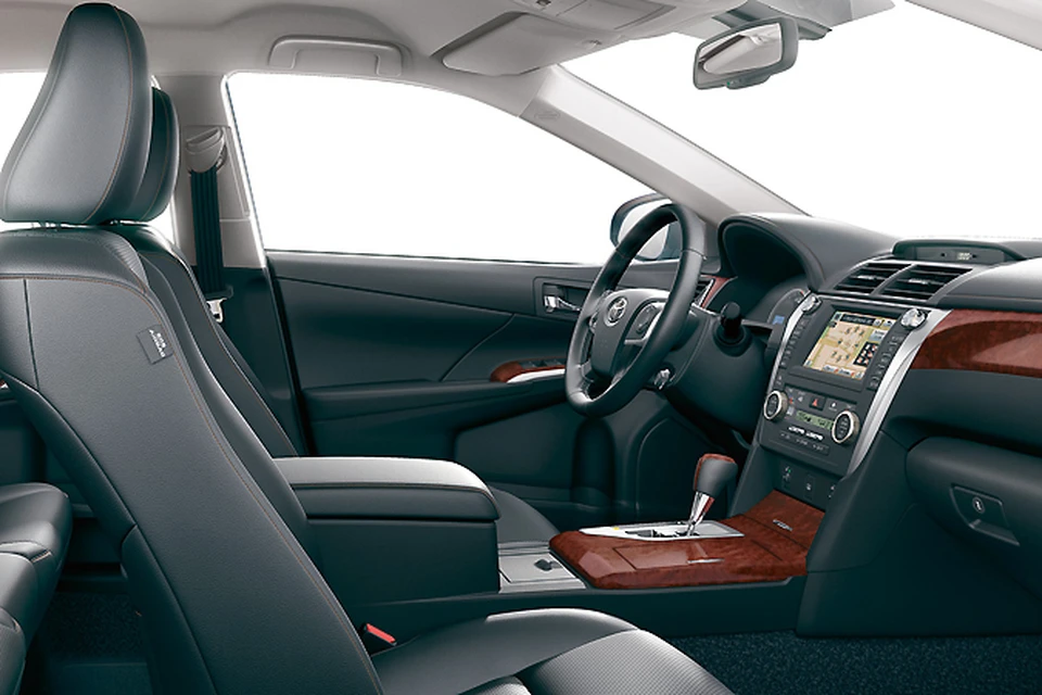 Toyota Camry стоит от 969 000 рублей.