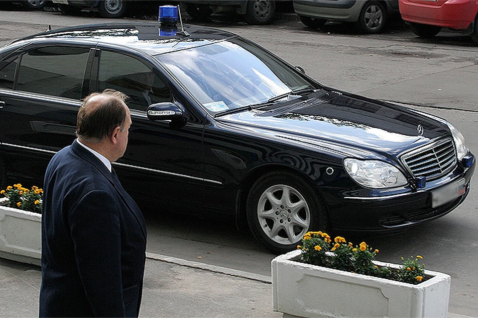 У чиновников отнимут все подарки, кроме еды