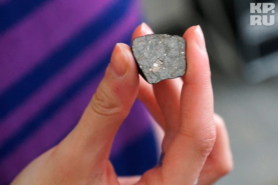 Как видно по спилу кусочка Челябинского метеорита – болид в основном состоит из минералов, железа в нем очень мало.