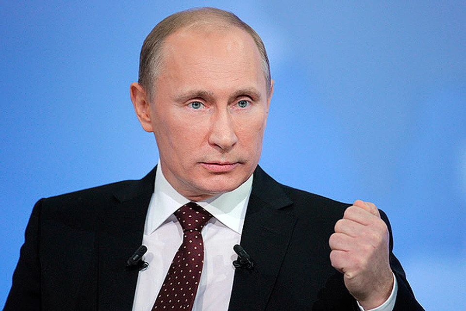 Владимир Путин общается с россиянами во время "прямой линии"