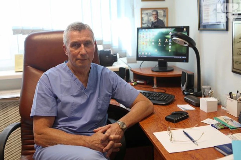 Главный кардиохирург Беларуси Юрий Островский пересаживает донорские сердца не только взрослым, но и детям.