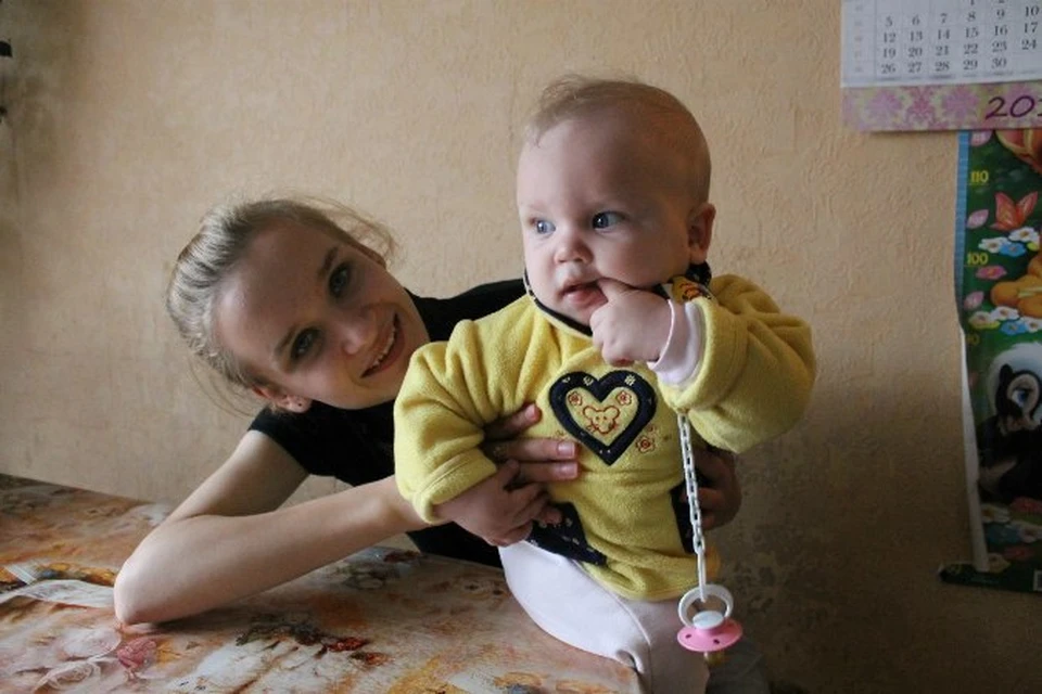 Александра создавала впечатление вполне благополучной мамы. Охотно выкладывала фото с сынишкой в социальных сетях.