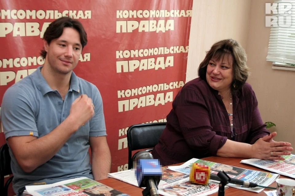 Илья Ковальчук и его мама Любовь Николаевна в гостях у "Комсомолки"