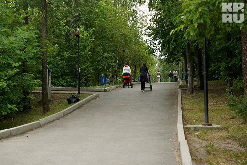 делегатский парк площадка. другой парковый. делегатский парк детская площадка. сквер имени аксенова казань. измайловский парк забор.