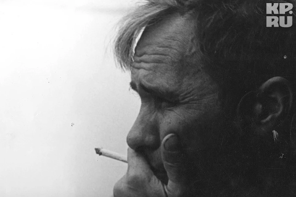 Шукшин писал рассказы, переделывал их в сценарии, снимал по ним фильмы и сам играл в них.