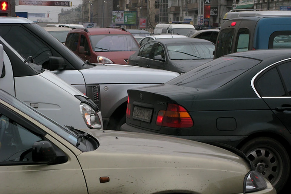 Гаишники предлагают пересесть на автобусы и в метро.