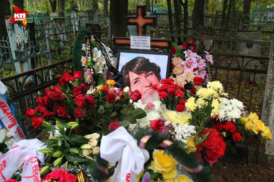 Авиакатастрофа 2000. Могила семьи Громовых погибших в авиакатастрофе. Гибель семьи Громовых в 2015 году.