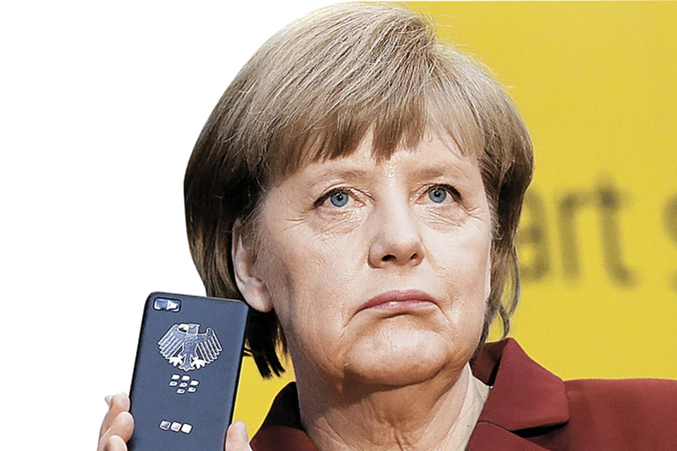 Канцлер ФРГ - большая любительница телефонных новинок. Этой весной у нее был смартфон BlackBerry Z10 (на фото фрау Меркель как раз с ним), а следом она перешла на iPhone 5.