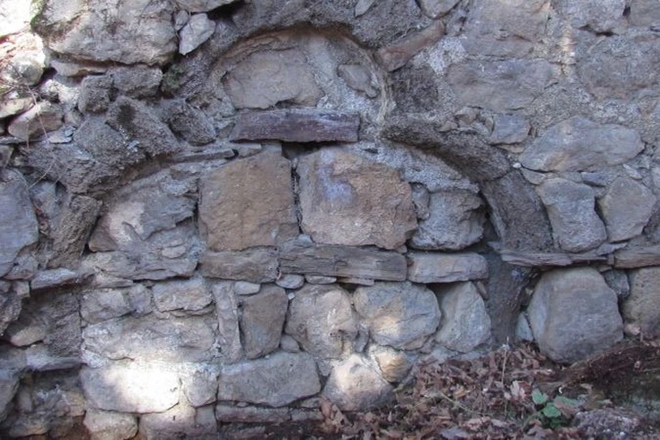Руины древнего храма в Ингушетии