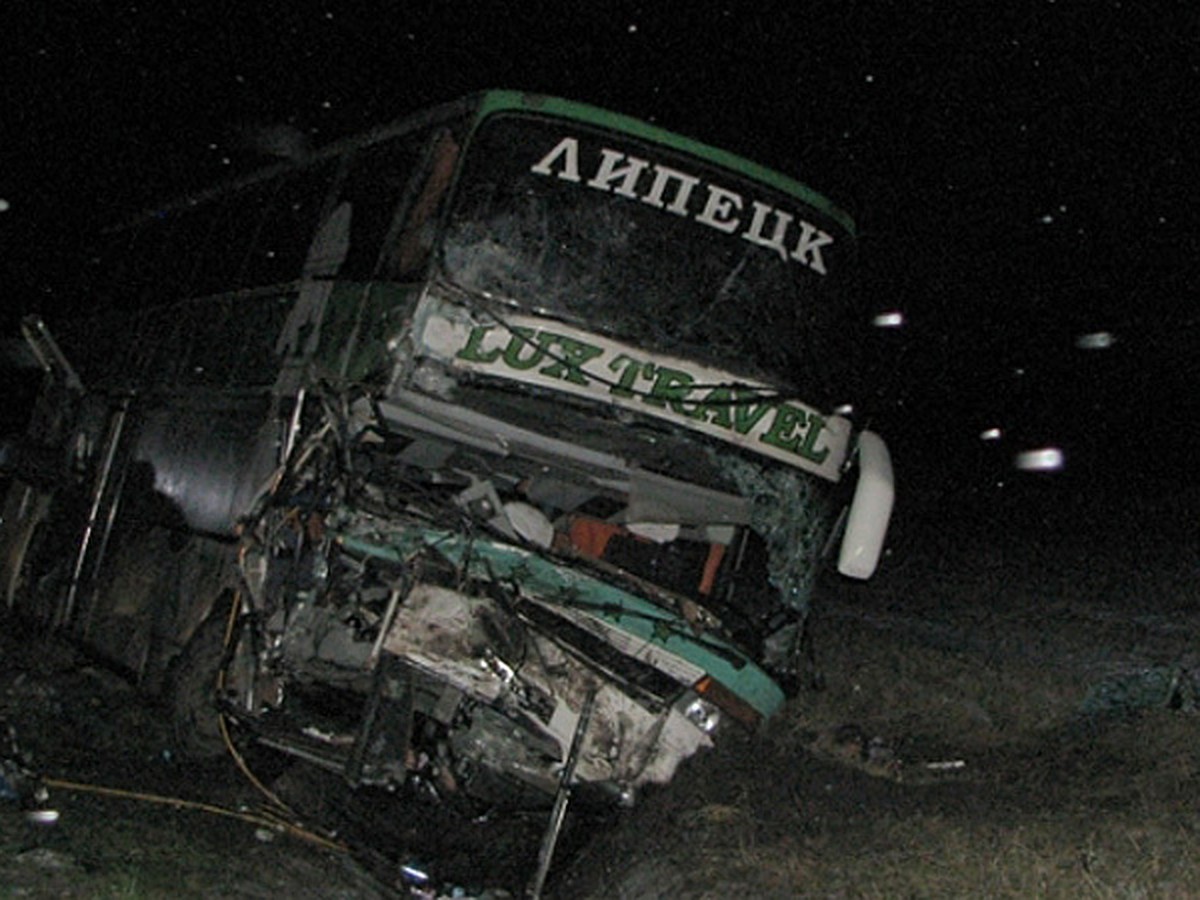 Под Липецком в аварии попали сразу два автобуса - KP.RU