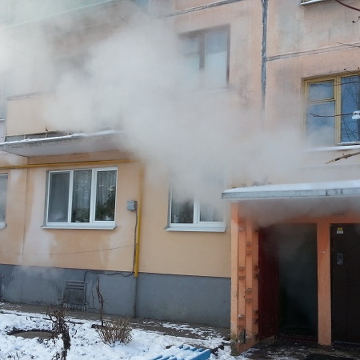 Без отопления и горячей воды жители столичного дома провели почти целый  выходной - KP.RU