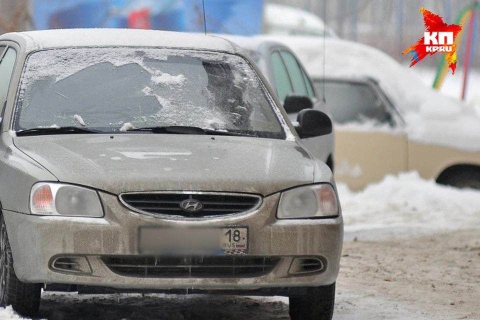 За парковку на газоне и детской площадке в Ижевске будут штрафовать