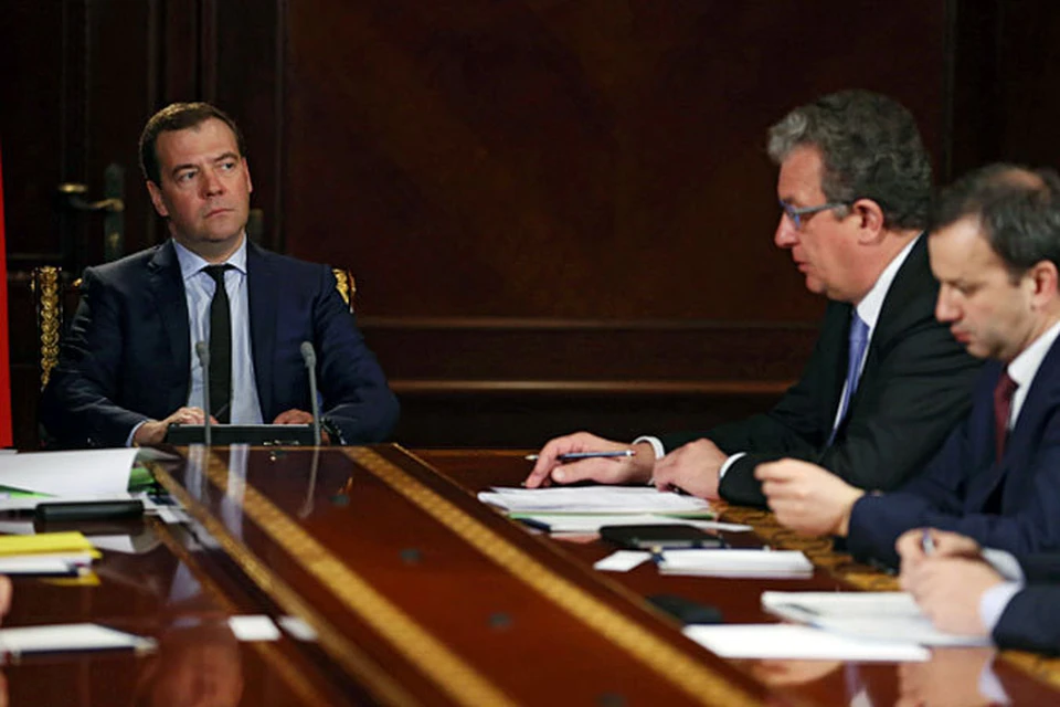 Дмитрий Медведев на совещании с вице-премьерами в «Горках»