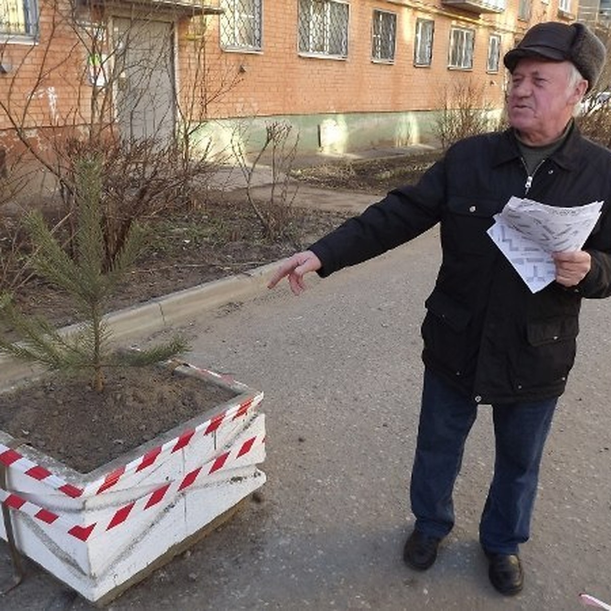 Чтобы отгородиться от водителей-лихачей жильцы дома в Твери соорудили  блокпост - KP.RU