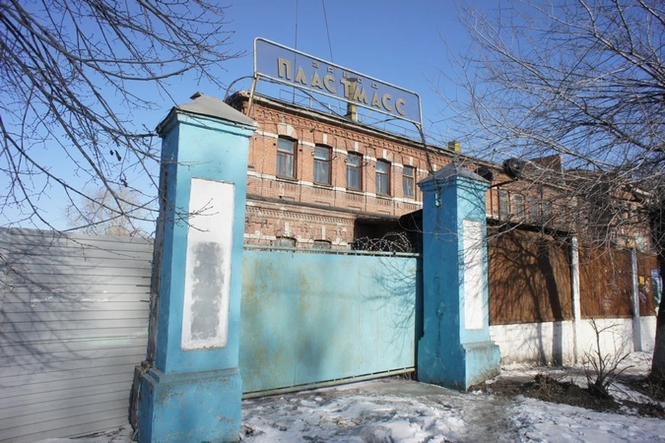 Пластику тюмени. Завод пластмасс в Тюмени снесли. Завод пластмасс Тюмень. Здание завода пластмасс Тюмень. Завод пластмасс Тюмень Утяшево.