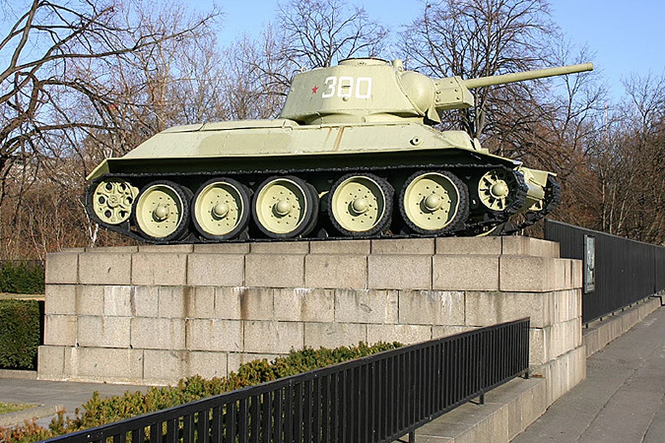 Памятник т 34 в берлине фото
