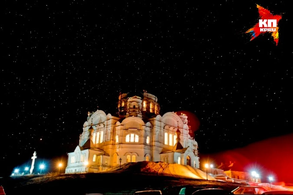 Белогорский монастырь в Пасхальную ночь.