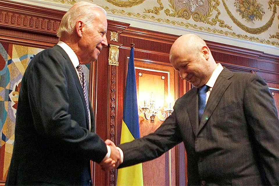 И.о. президента Украины Александр Турчинов на встрече с вице-президентом США Джо Байденом в Киеве
