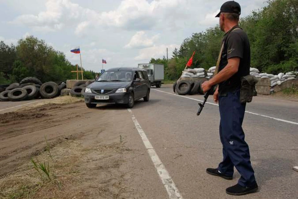 Штурм погранчасти в Луганске: Пограничники начали сдаваться ополченцам