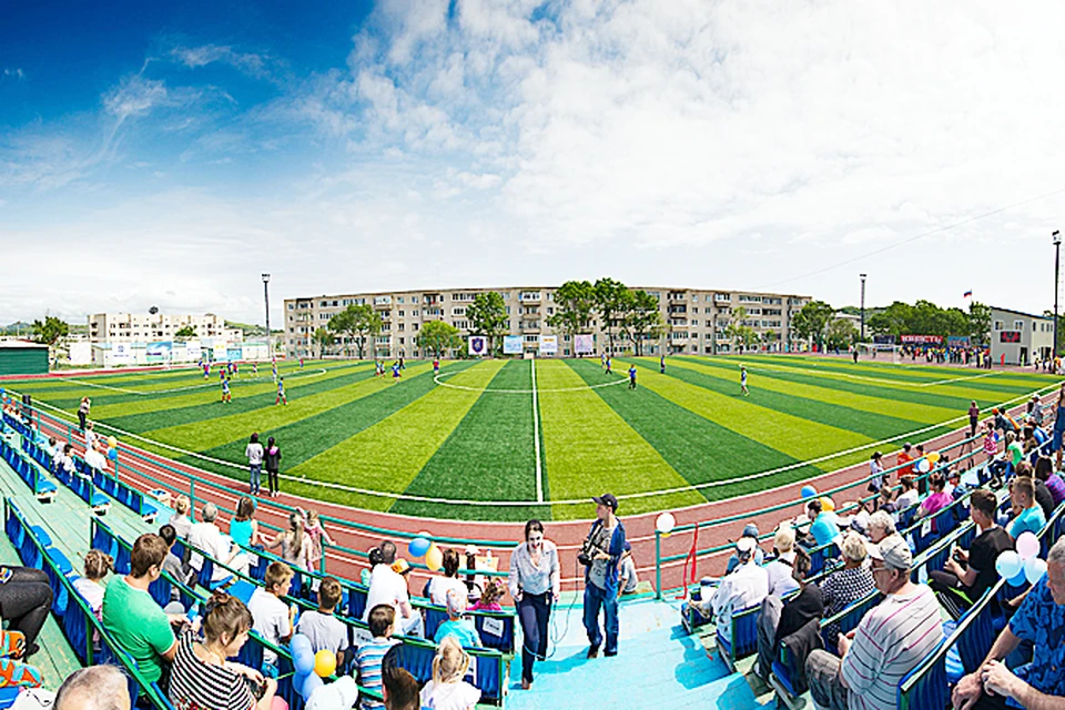 Стадион заря хабаровск. Стадион юность андреевка. Футбольное поле заря ульяновск. Спортивный комплекс юность сочи ленина 88. Поля юность.