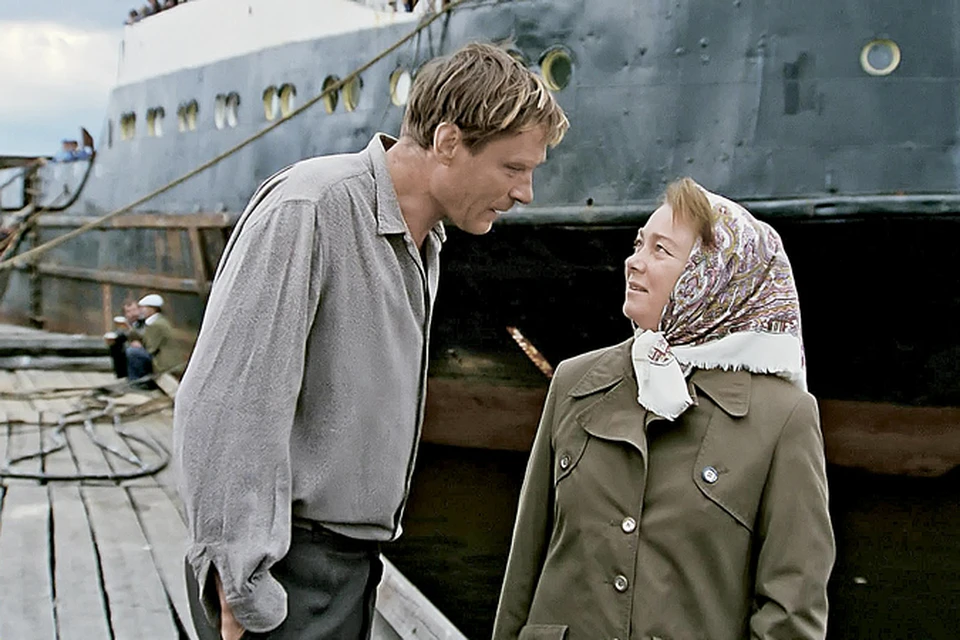 Героиня комедии «Любовь и голуби» (1984) перестала видеть в муже привлекательного мужчину. Но его роман на стороне возвращает в отношения супругов былую страсть.
