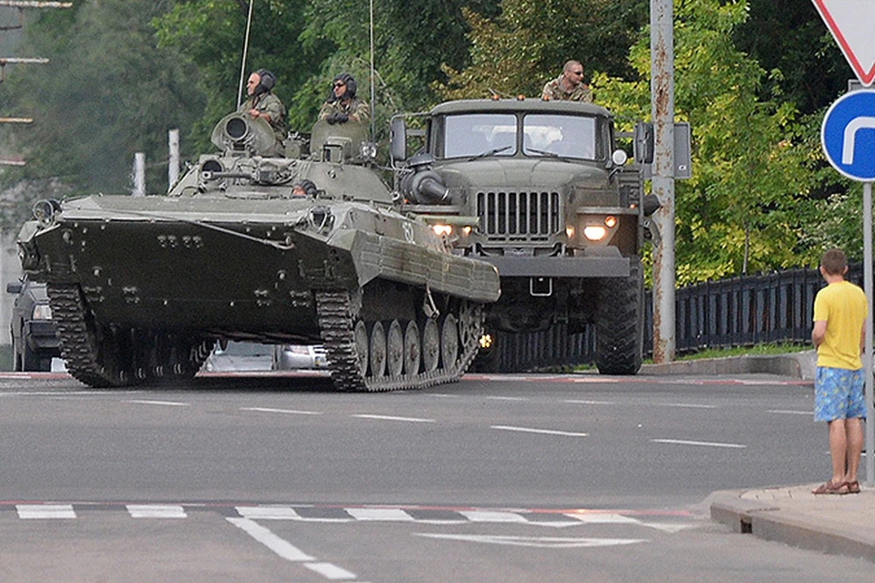 В Донецк зашли тысячи ополченцев и танки
