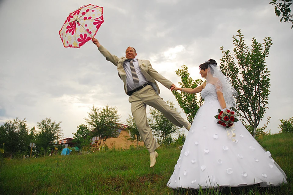Будем свадьбу гулять. Невеста на Молдавской свадьбе. Свадьба гуляет. Подарки на молдавскую свадьбу. Фото свадьбы в дефицитные года.