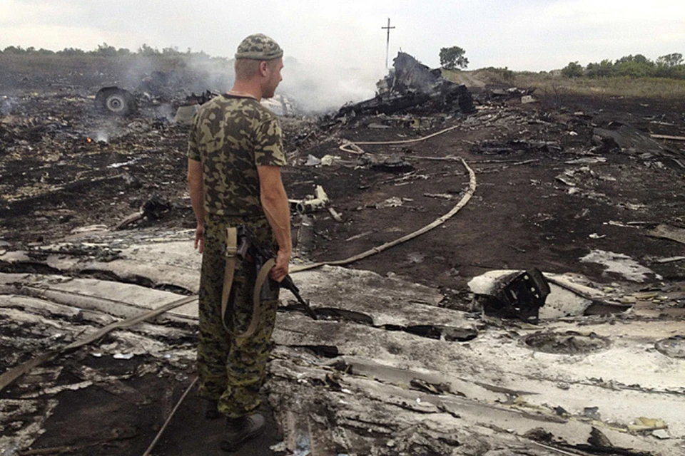 Борт MH17 «Малайзийских авиалиний», упавший под Донецком в июле, был сбит ракетой класса «воздух-воздух», и ответственность за трагедию лежит на украинском правительстве