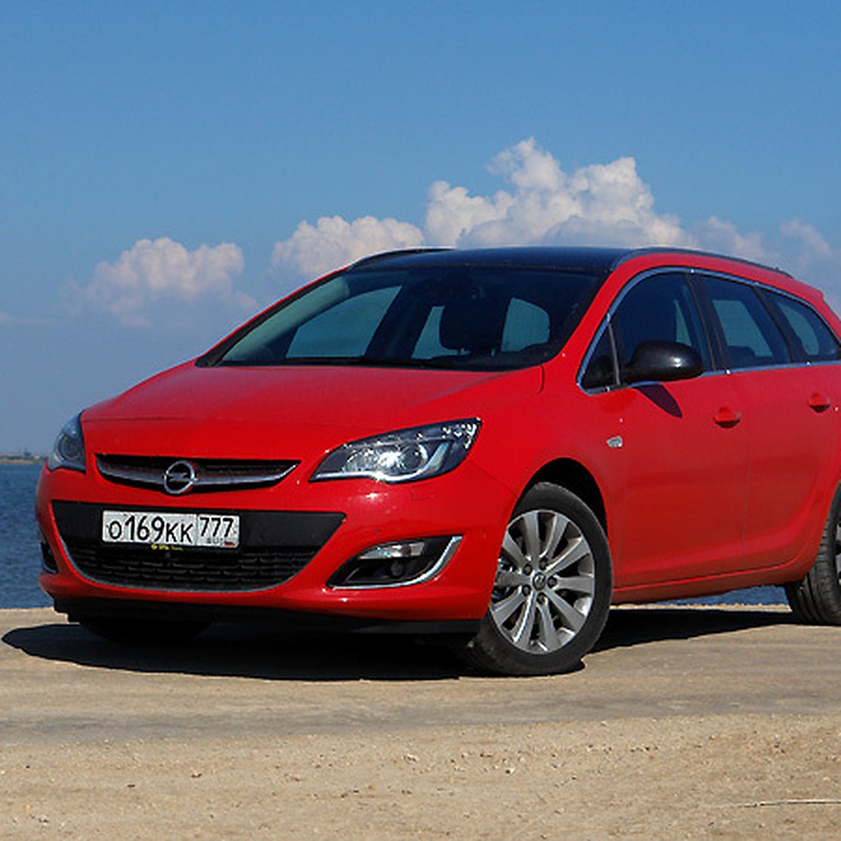 Тест-драйв Opel Astra Sports Tourer: в российский Крым - KP.RU