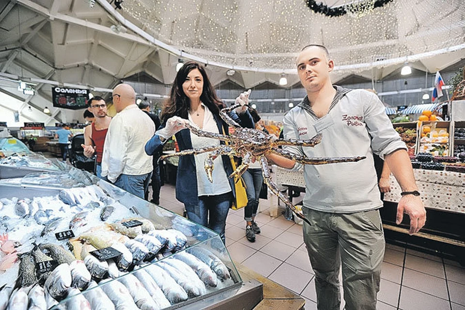 На рынках отечественных деликатесов стало больше. А вот в магазинах красной рыбы по-прежнему нет.