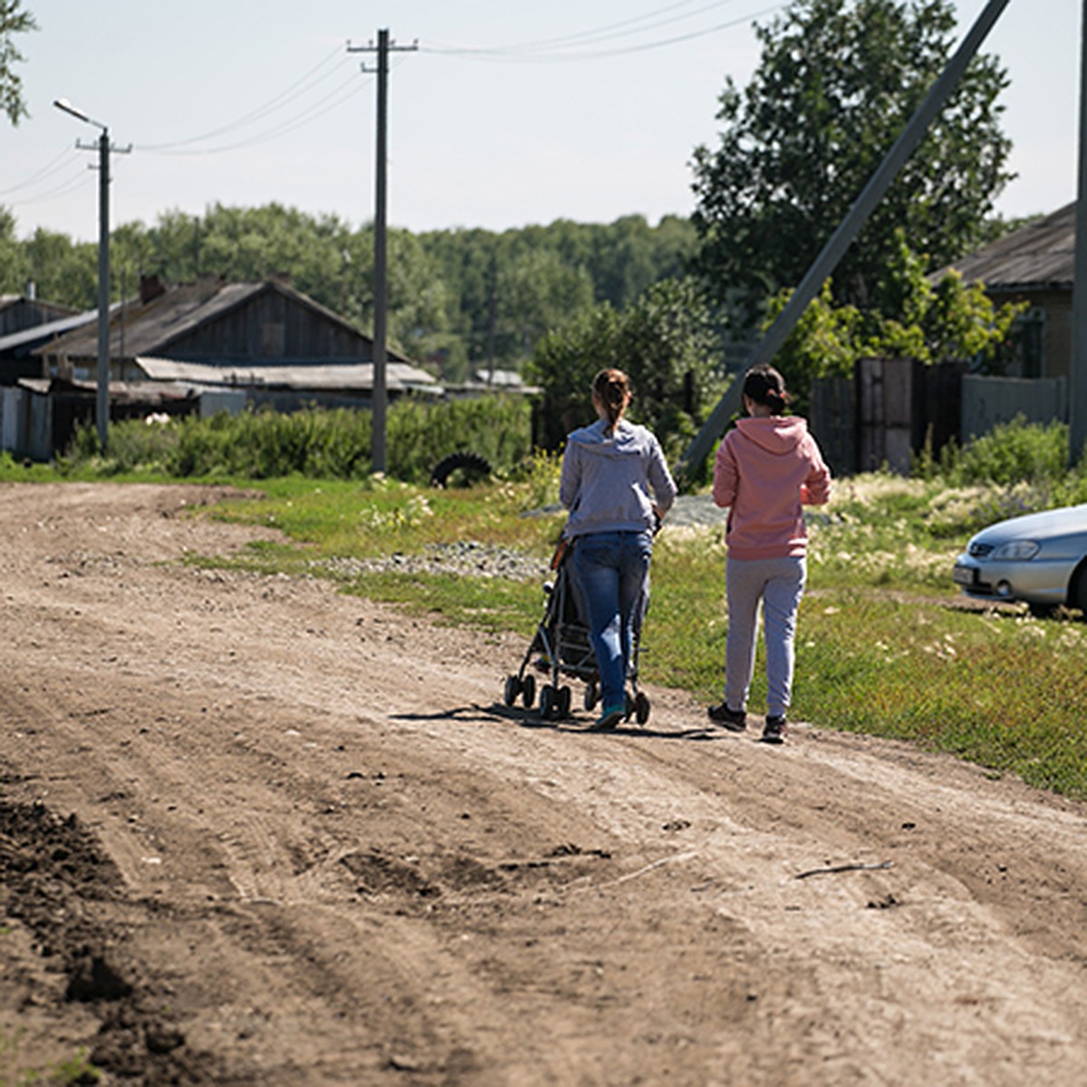 Дед бьет по столу