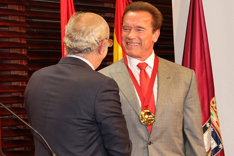 Мэрия Мадрида наградила известного американского актера и бывшего губернатора штата Калифорния Арнольда Шварценеггера почетной медалью