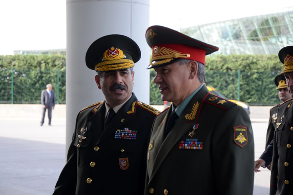 Министр обороны Азербайджана Закир Гасанов и министр обороны Росиии Сергей Шойгу.