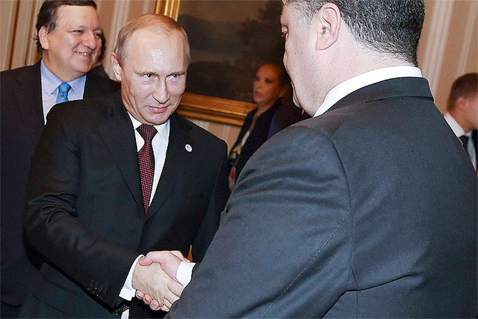 Рукопожатие президентов России и Украины положило начало встрече в Милане