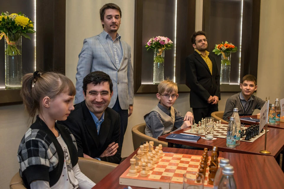 Дети сыграли с гроссмейстерами - KP.RU