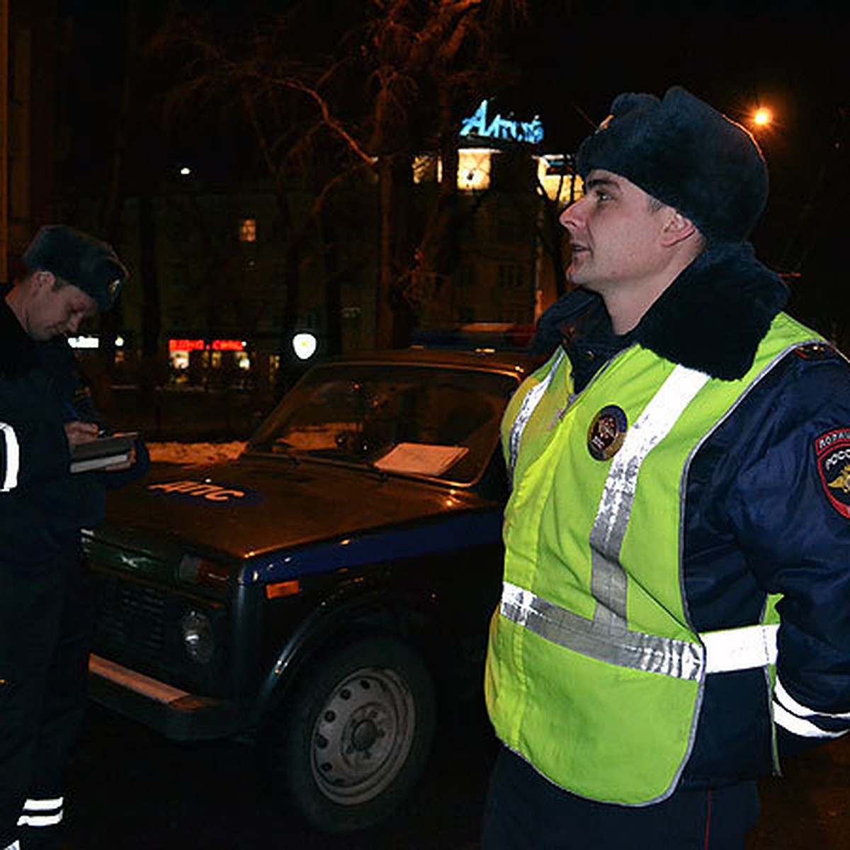 Один день с барнаульской ДПС: от пьяных водителей до похитителей цветов -  KP.RU