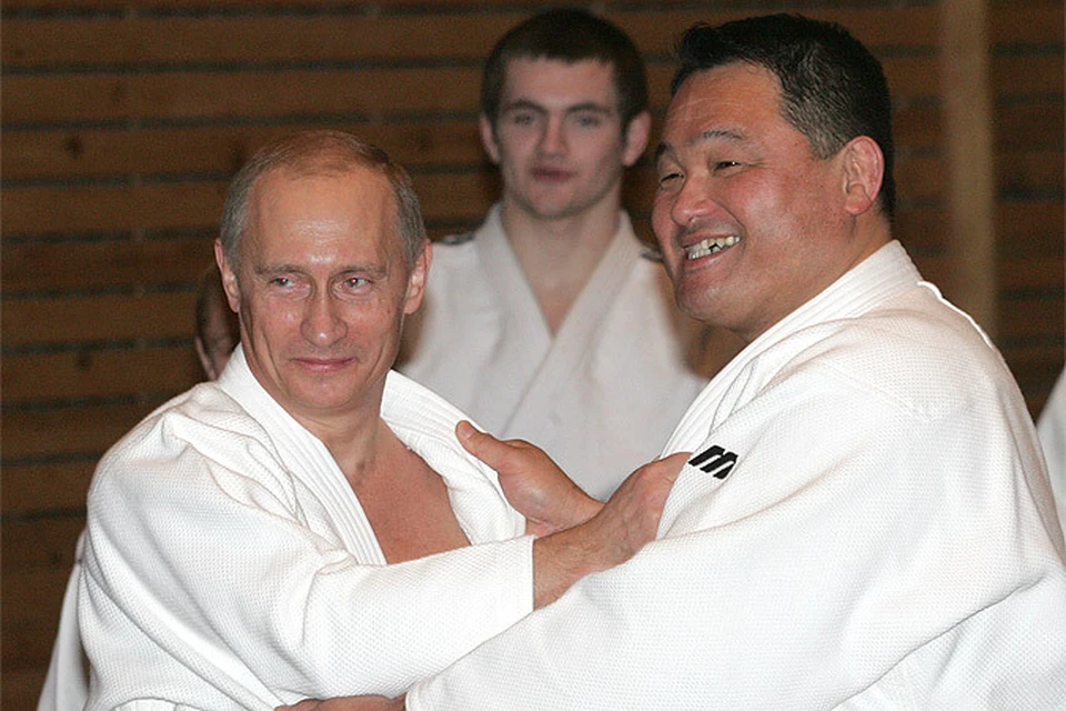 Чтобы отметить вклад Путина в развитие каратэ японцы присвоили ему 8-й дан Кёкусин-кан».