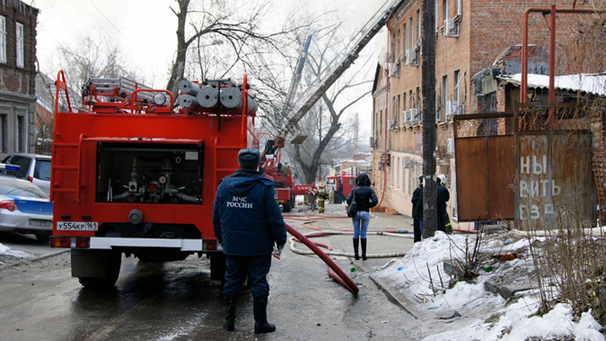 В Ростове 12 пожарных машин поехали спасать гимназию № 36 - KP.RU