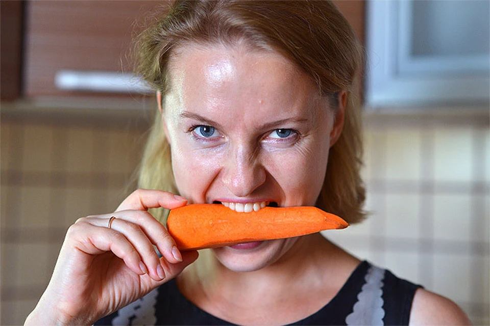 Если не резать или тереть морковь, а бросить ее в бульон целиком, то пользы она принесет намного больше!