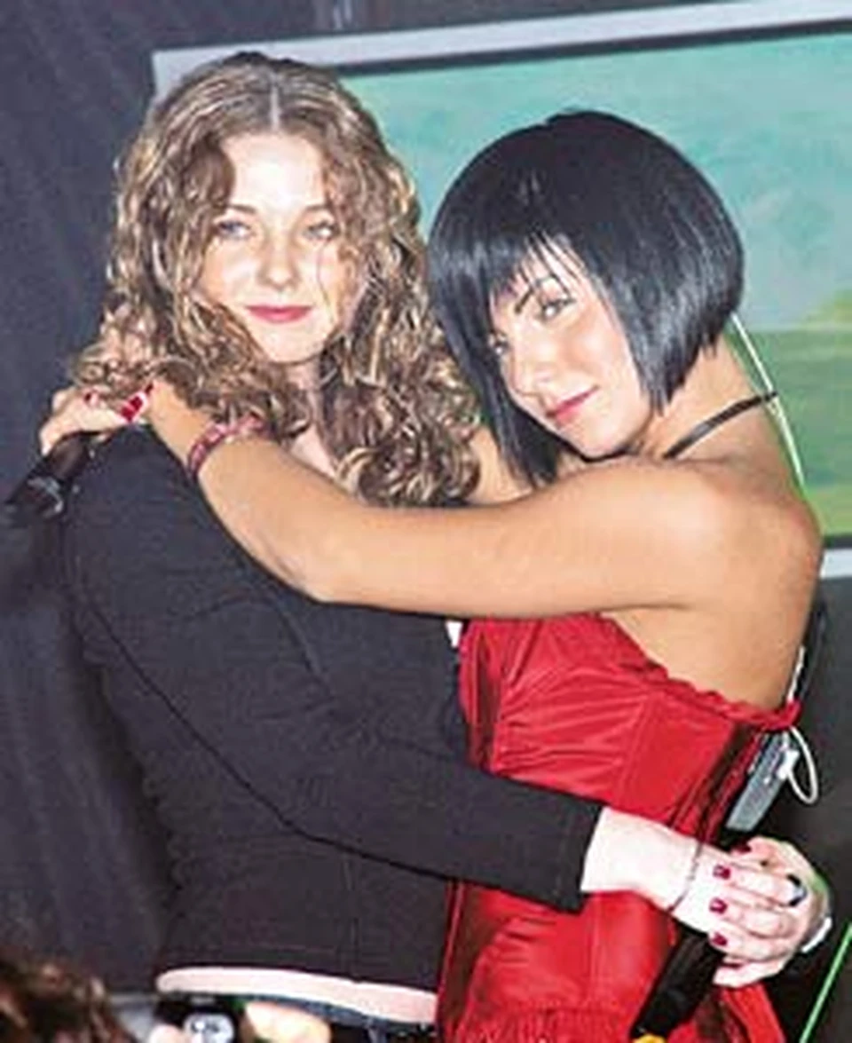 «Татушки» Юля Волкова (справа)  и Лена Катина покажут всем, как надо пробиваться на большую сцену.