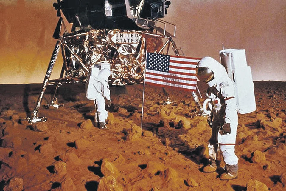Теория о том, что высадка американцев на Луну была срежиссирована в павильоне, пустила глубокие корни, а нам грела душу, поэтому фильму «Козерог 1» в СССР устроили масштабнейший прокат. Фото: Кадр из фильма
