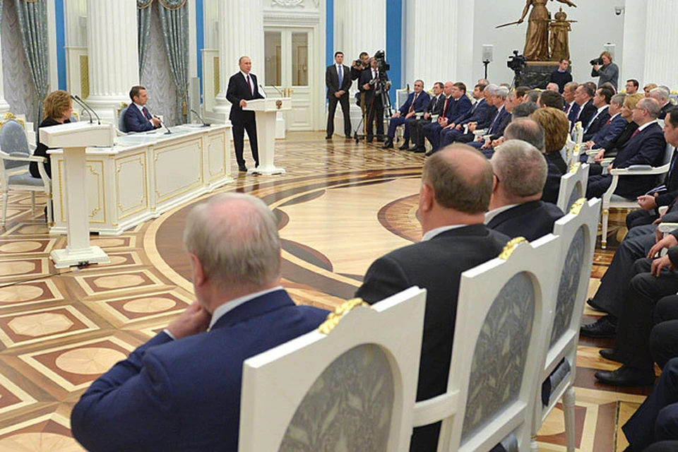 Путин обратил внимание, что нынешние отношения между Россией и Западом не выгодны никому