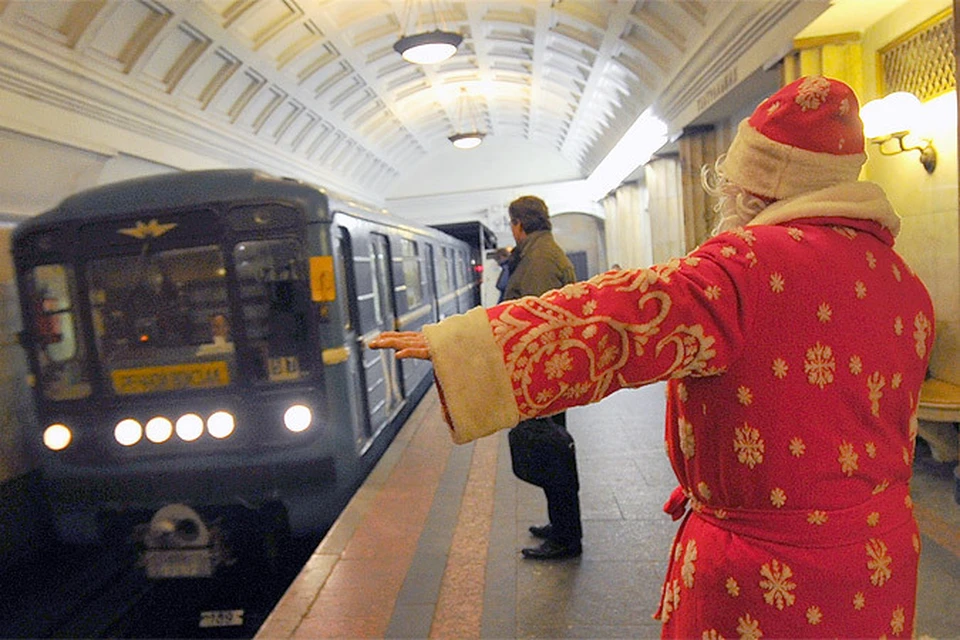 Москвичи устраивают корпоративы в вагонах метро