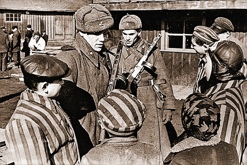 Советских солдат, освободивших Освеницим и всю Европу, Запад сейчас старается забыть. Фото: waralbum.ru